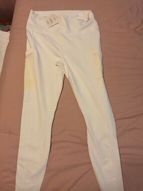 Fabletics Cream High-Waist Pocket Leggings